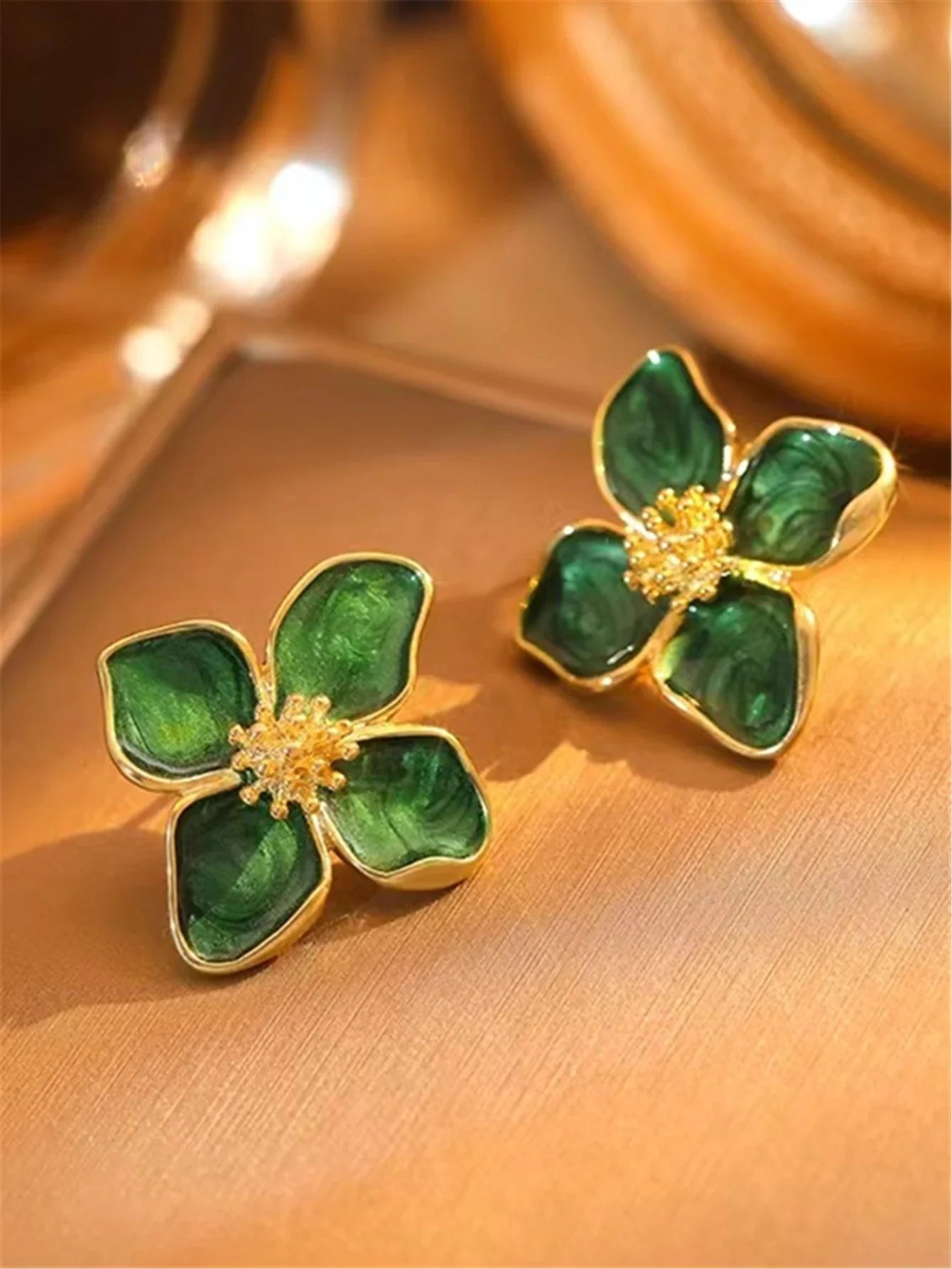 White Color Dripping Oil Flower Stud Earrings for Women Four-petal Gold Electroplating Ear Stud New Trendy Girls Vintage Jewelry