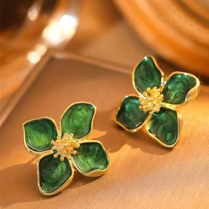 White Color Dripping Oil Flower Stud Earrings for Women Four-petal Gold Electroplating Ear Stud New Trendy Girls Vintage Jewelry