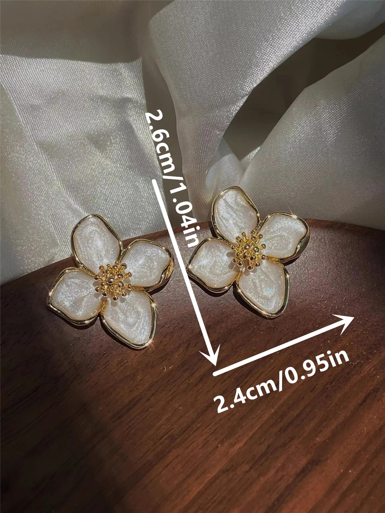 White Color Dripping Oil Flower Stud Earrings for Women Four-petal Gold Electroplating Ear Stud New Trendy Girls Vintage Jewelry