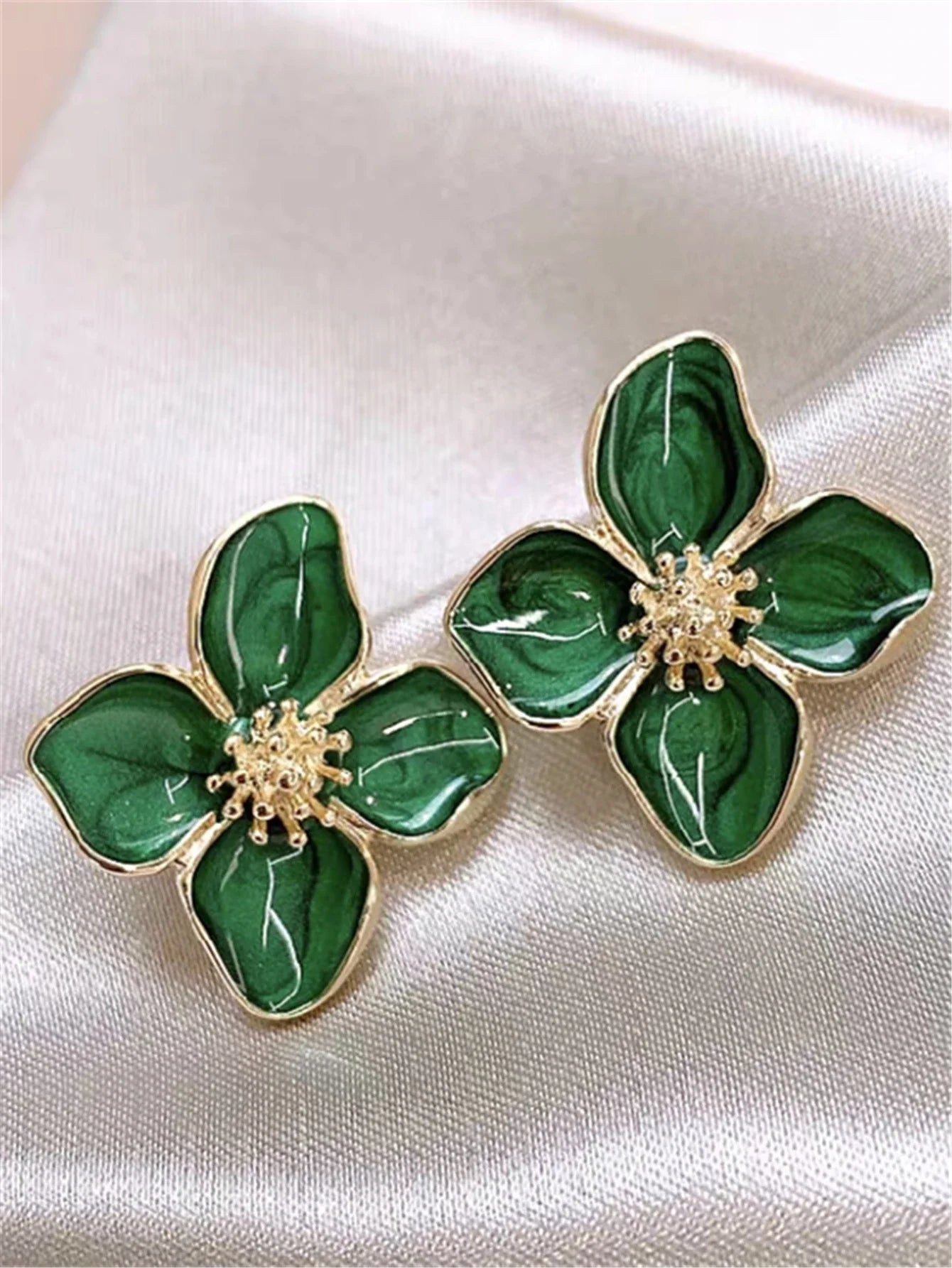 White Color Dripping Oil Flower Stud Earrings for Women Four-petal Gold Electroplating Ear Stud New Trendy Girls Vintage Jewelry