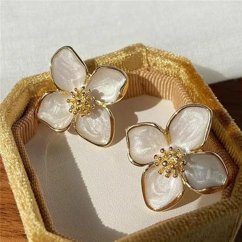 White Color Dripping Oil Flower Stud Earrings for Women Four-petal Gold Electroplating Ear Stud New Trendy Girls Vintage Jewelry